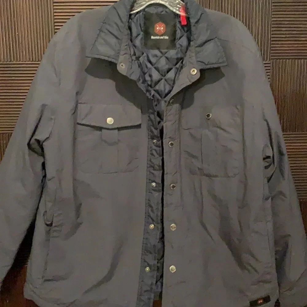 Men’s Mountain and Isles charcoal quilted jacket